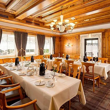 Hotell Am Kurpark 4*